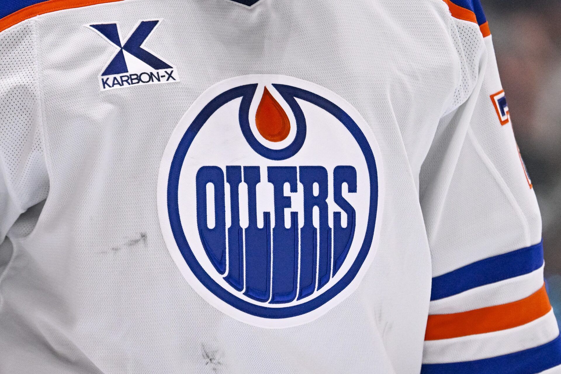 A view of the logo of the Edmonton Oilers on the jersey of goaltender Stuart Skinner (74) during the game between the Dallas Stars and the Edmonton Oilers in game five of the Western Conference Final of the 2025 Stanley Cup Playoffs at American Airlines Center.