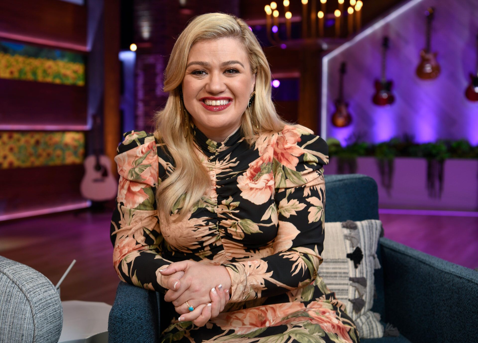 Los Angeles, CA, U.S.A .: Portrait of Kelly Clarkson on the set of her new nationally syndicated daytime talk show produced at NBC Universal in Los Angeles.