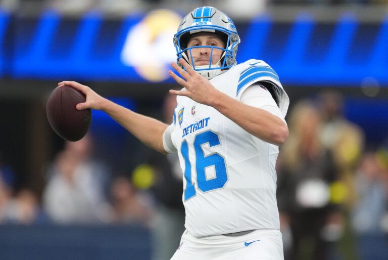 Detroit Lions quarterback Jared Goff (16) throws a pass during the second quarter against the Los Angeles Rams at SoFi Stadium.