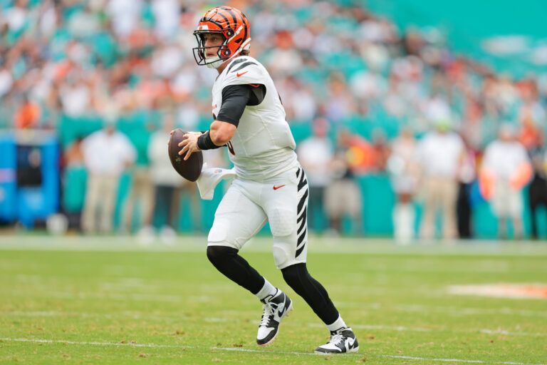 Cincinnati Bengals quarterback Joe Burrow (9) looks to make a pass during the third quarter against the Cincinnati Bengals at Hard Rock Stadium.