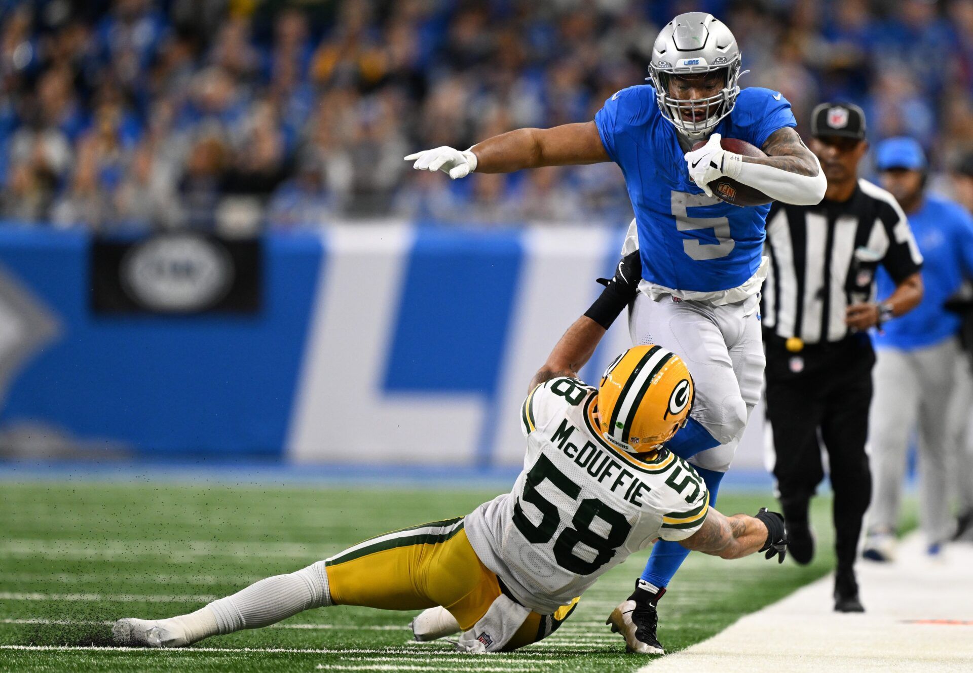Detroit Lions running back David Montgomery (5) runs the ball against Green Bay Packers linebacker Isaiah McDuffie (58) during the third quarter at Ford Field.