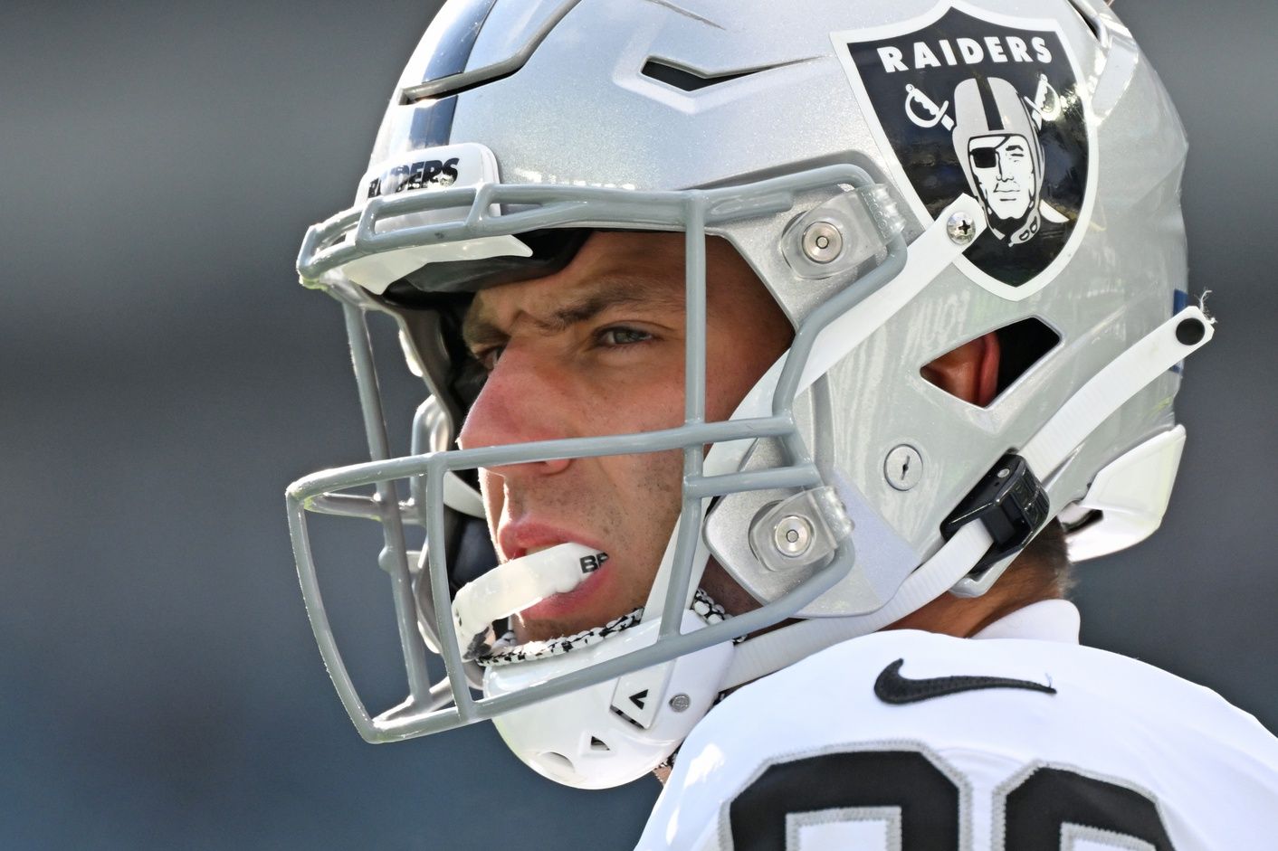 Las Vegas Raiders tight end Brock Bowers (89) against the Philadelphia Eagles at Lincoln Financial Field.