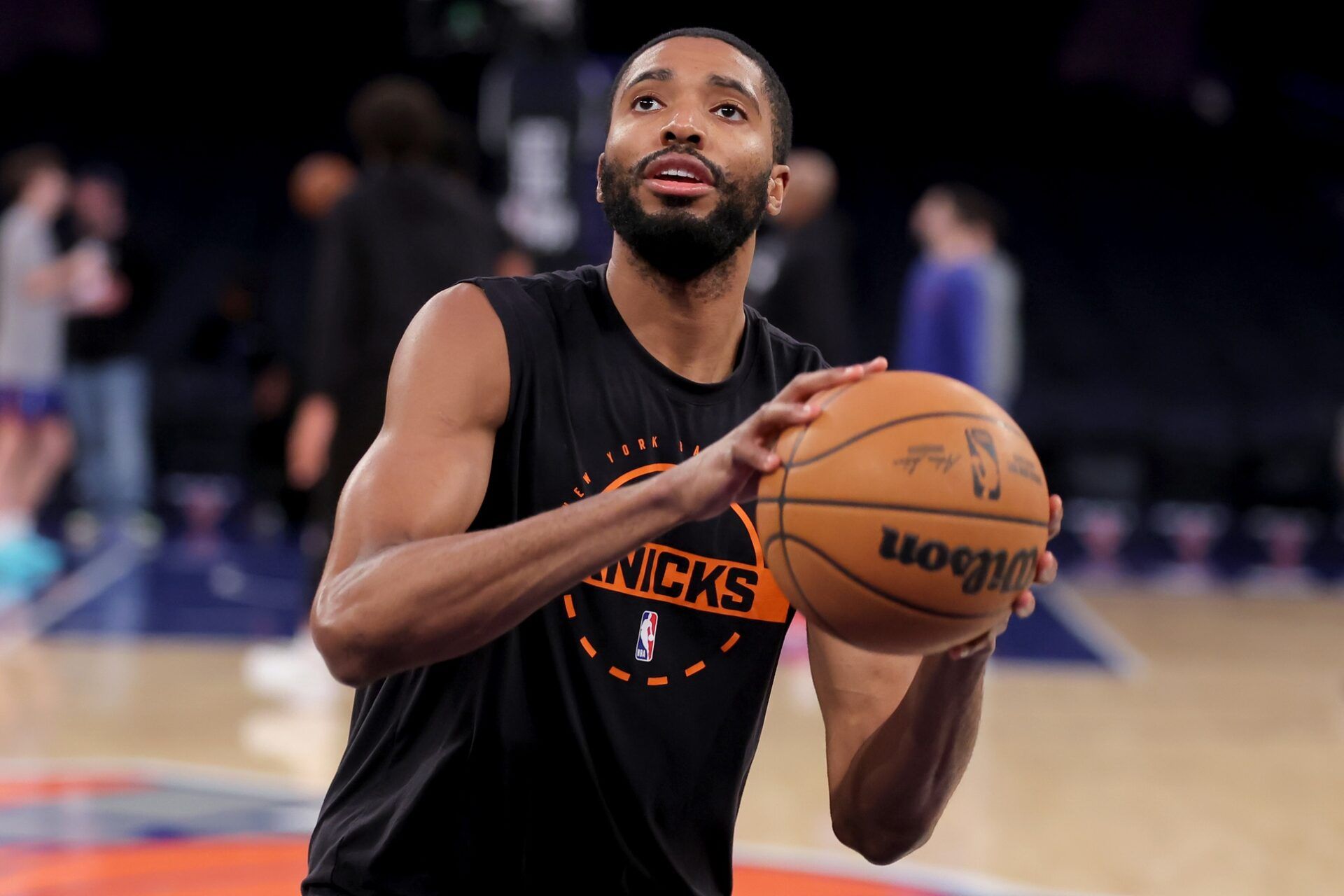 New York Knicks guard Mikal Bridges (25) warms up before a game against Philadelphia 76ers at Madison Square Garden.