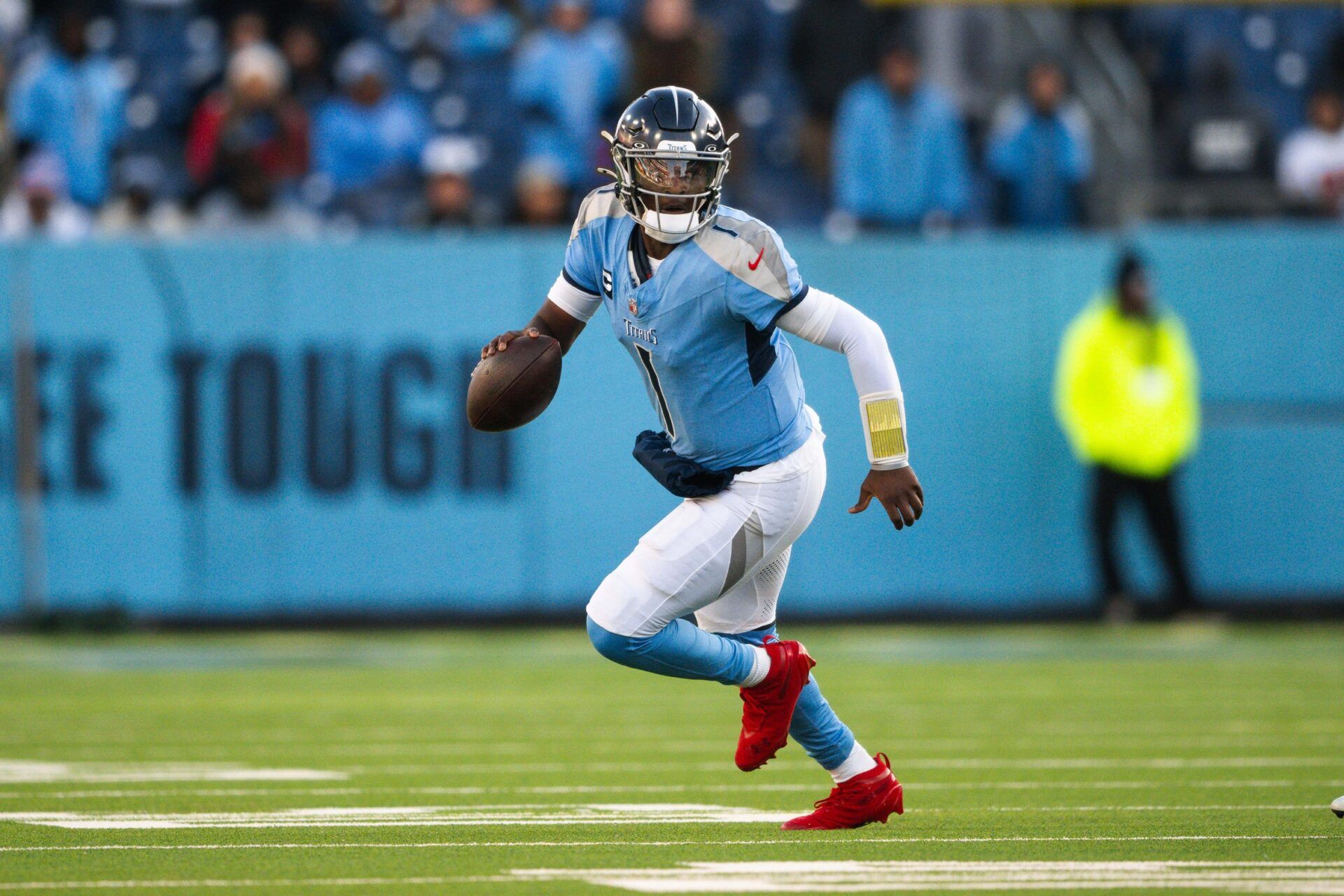 Tennessee Titans quarterback Cameron Ward (1) gets flushed from the pocket against the Jacksonville Jaguars during the second half at Nissan Stadium.