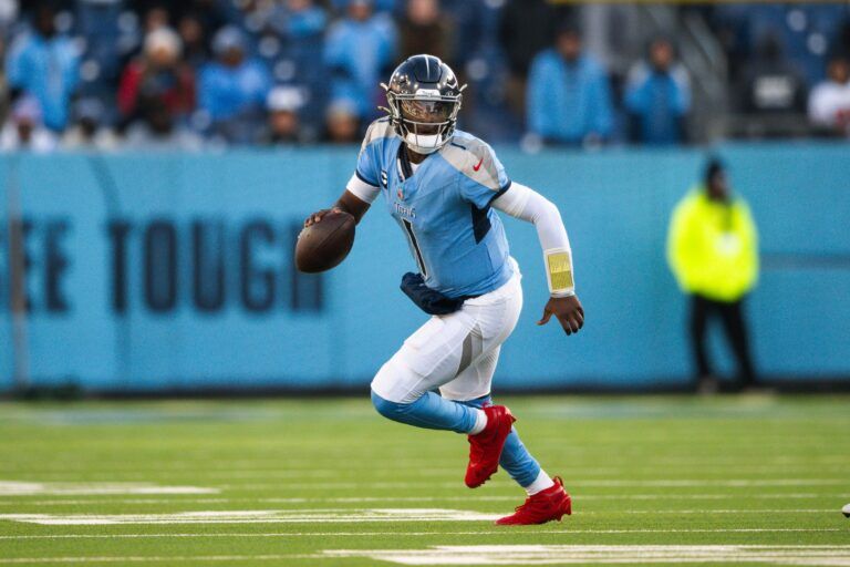 Tennessee Titans quarterback Cameron Ward (1) gets flushed from the pocket against the Jacksonville Jaguars during the second half at Nissan Stadium.