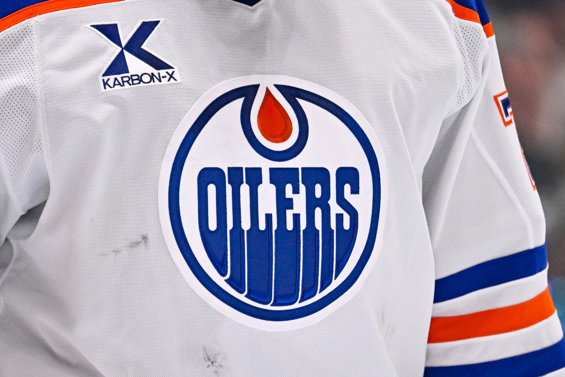 A view of the logo of the Edmonton Oilers on the jersey of goaltender Stuart Skinner (74) during the game between the Dallas Stars and the Edmonton Oilers in game five of the Western Conference Final of the 2025 Stanley Cup Playoffs at American Airlines Center.