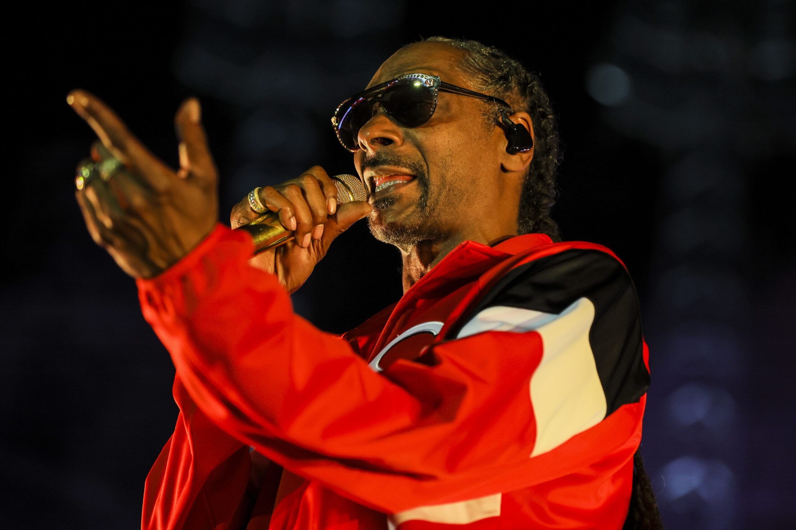 Google How Old Is Snoop Dogg
