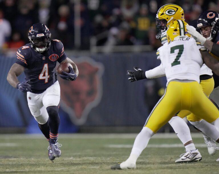 Chicago Bears running back D'Andre Swift (4) finds a hole during the fourth quarter of their game Saturday, December 20, 2025 at Soldier Field in Chicago, Illinois. The Chicago Bears beat the Green Bay Packers 22-16 in overtime.