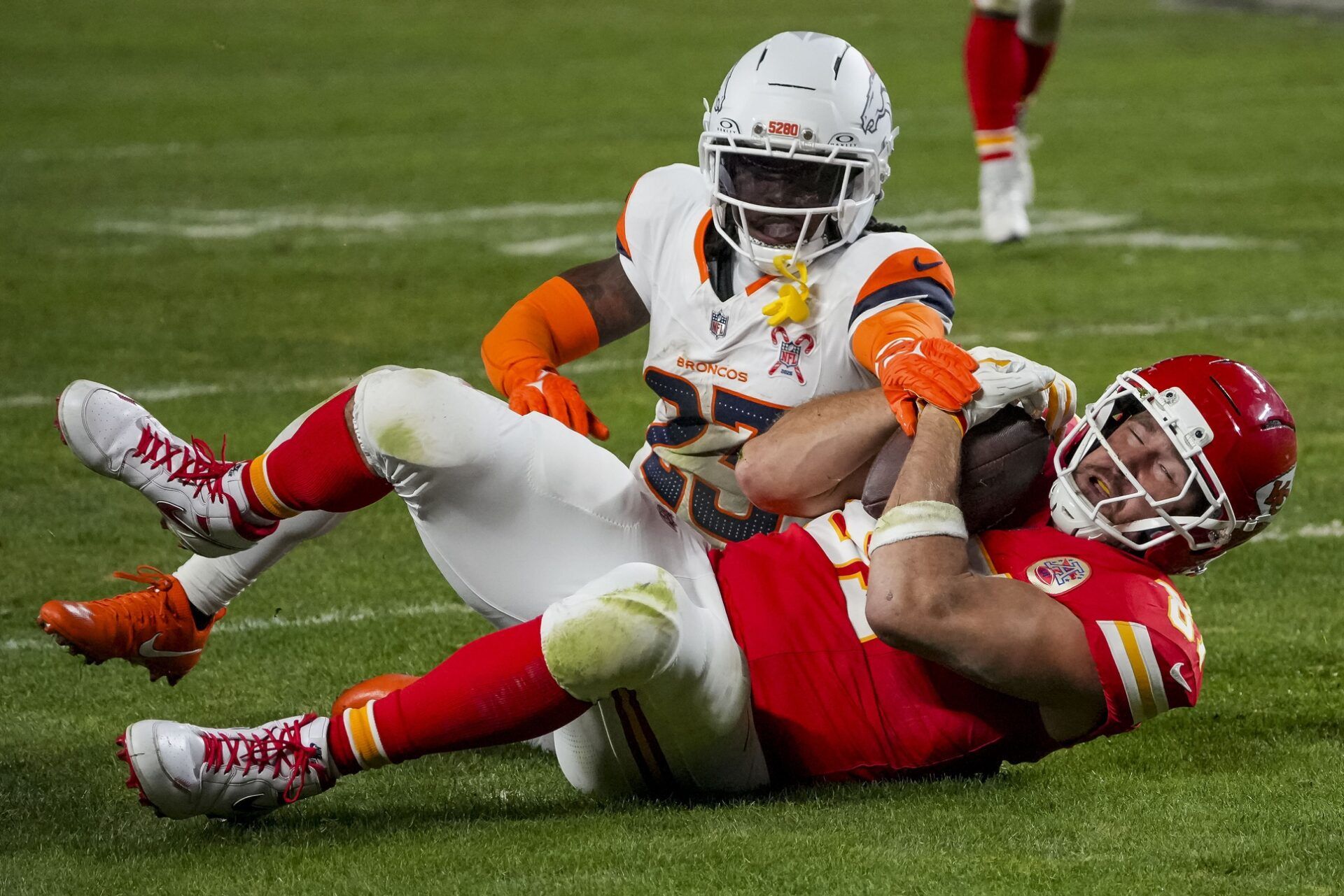 Kansas City Chiefs tight end Travis Kelce (87) runs the ball during the fourth quarter at GEHA Field at Arrowhead Stadium.