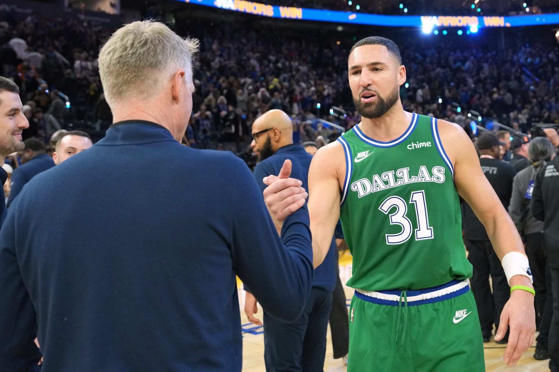 Dallas Mavericks guard Klay Thompson (31) shakes hands with Golden State Warriors head coach Steve Kerr (left) after the game at Chase Center.