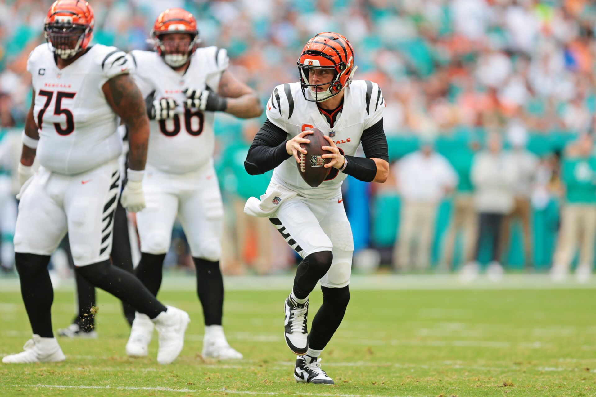 Cincinnati Bengals quarterback Joe Burrow (9) looks to make a pass during the third quarter against the Cincinnati Bengals at Hard Rock Stadium.