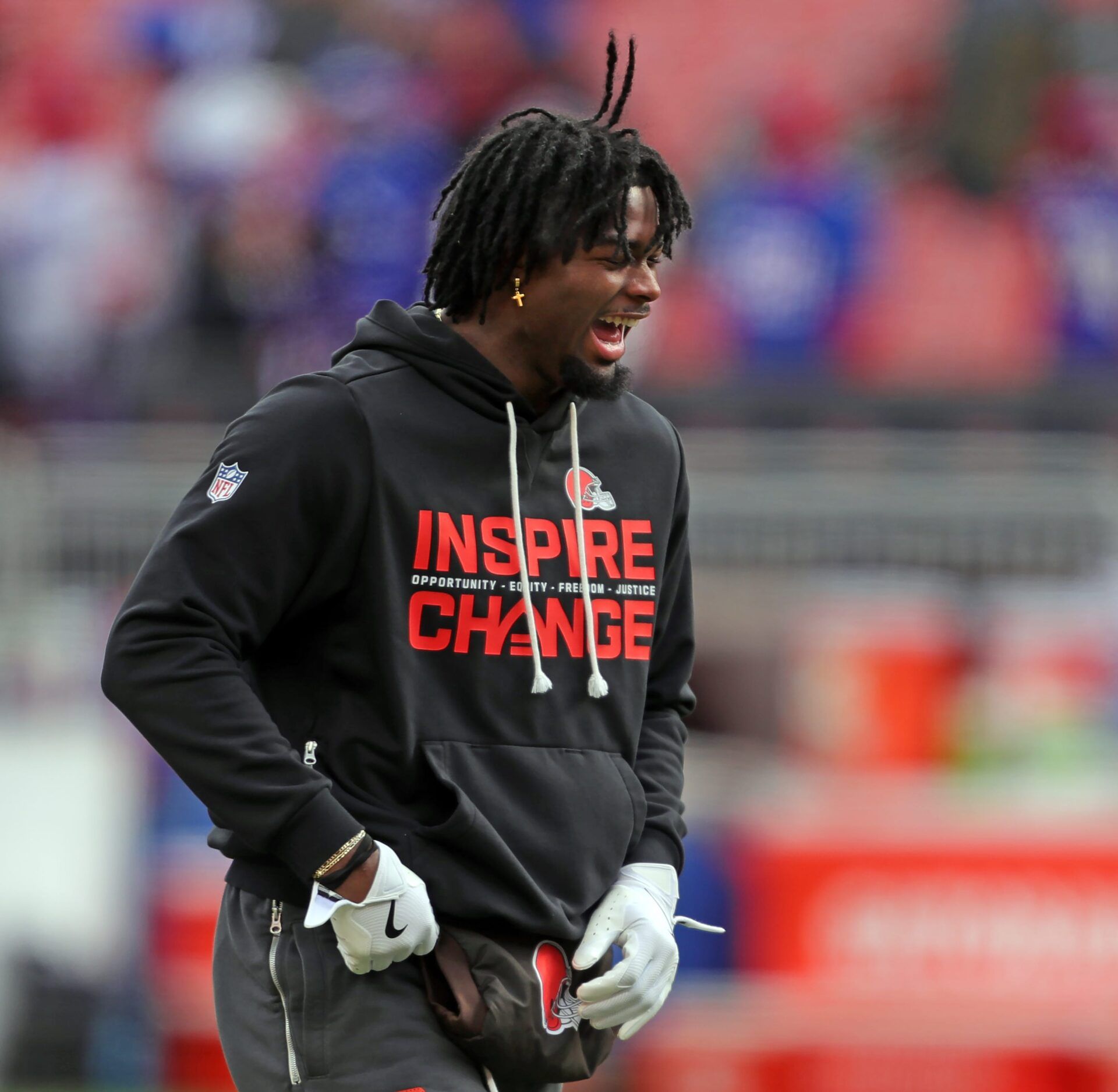 Browns tight end Harold Fannin Jr. is all smiles as he warms up before playing the Buffalo Bills, Dec. 21, 2025, in Cleveland.