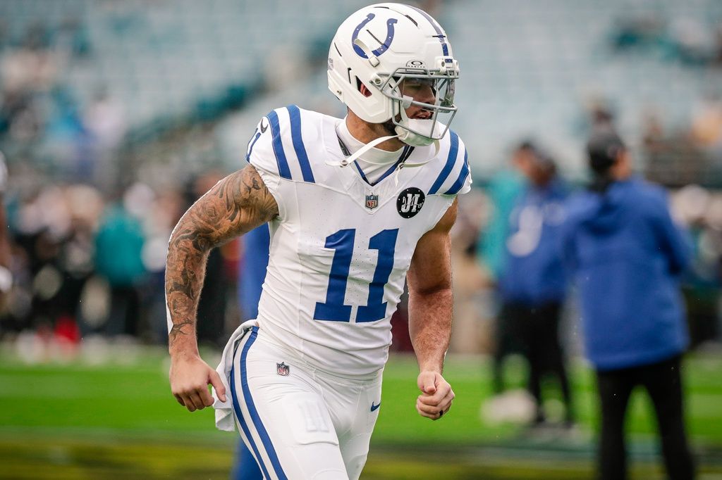 Indianapolis Colts wide receiver Michael Pittman Jr. (11) warms up before an NFL game against the Jacksonville Jaguars at EverBank Stadium.
