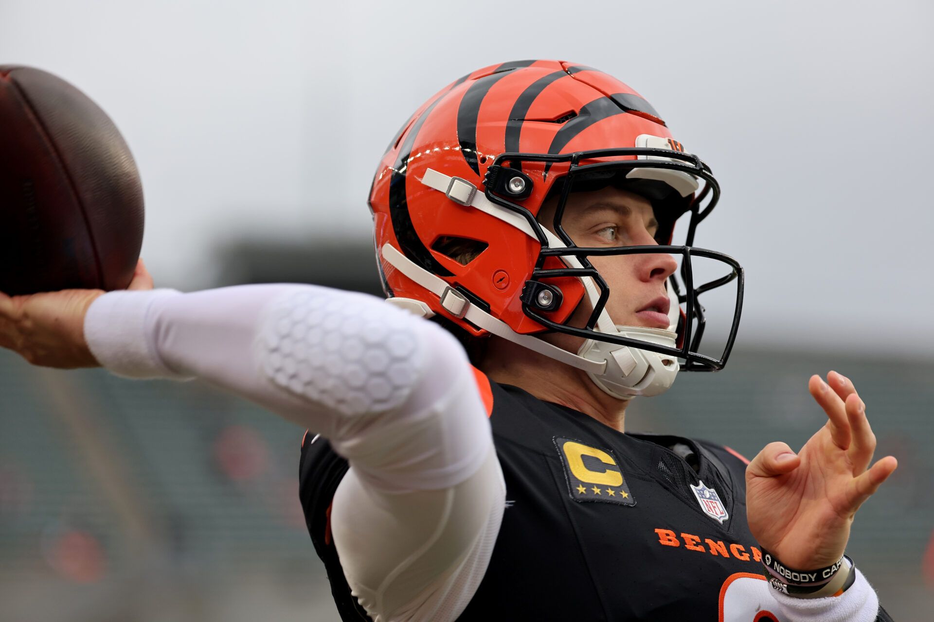 Cincinnati Bengals quarterback Joe Burrow (9) warms up before a game against the Arizona Cardinals at Paycor Stadium.