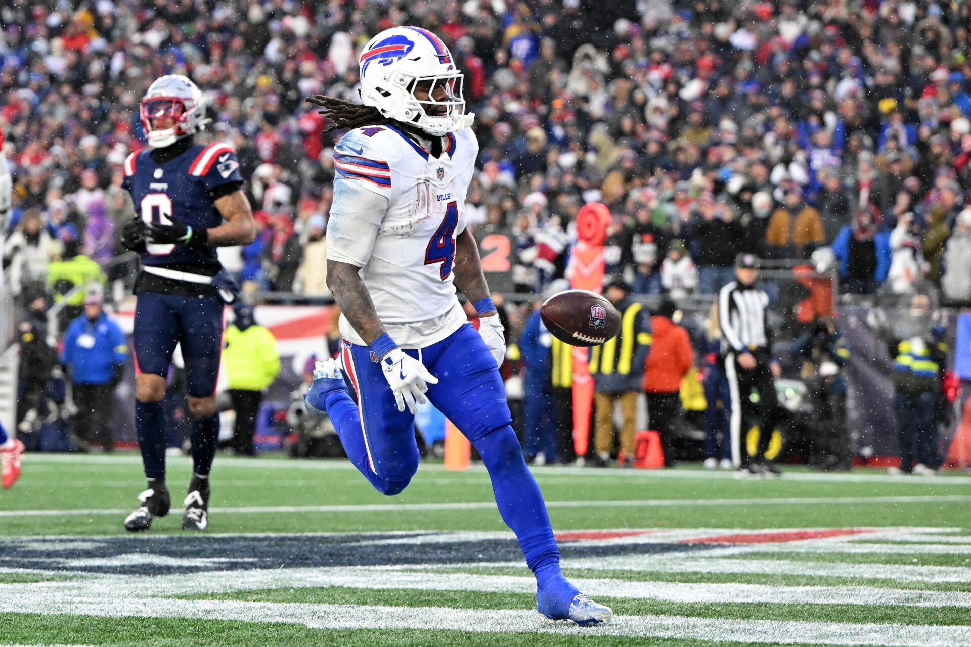Buffalo Bills running back James Cook III (4) runs for a touchdown against the New England Patriots during the second half at Gillette Stadium.