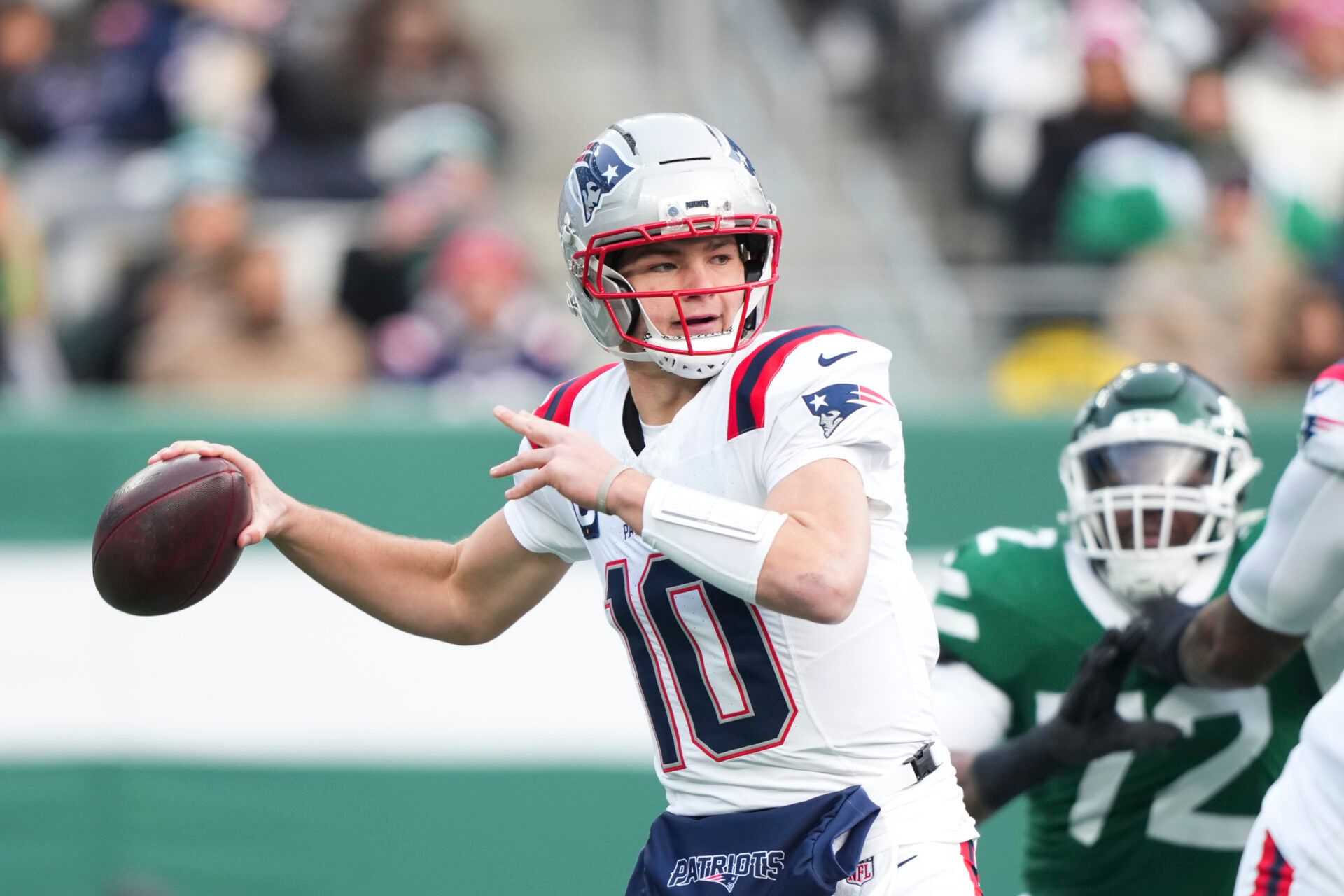 New England Patriots quarterback Drake Maye (10) passes against the New York Jets during the first quarter of the game at MetLife Stadium.