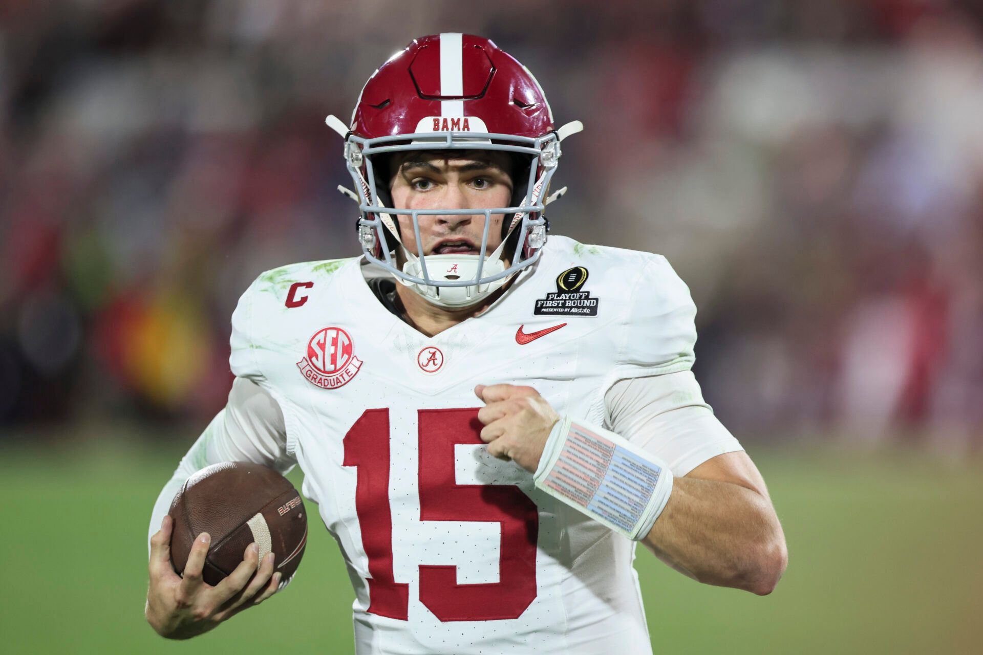 Alabama Crimson Tide quarterback Ty Simpson (15) runs the ball in the second half against the Oklahoma Sooners at Gaylord Family OK Memorial Stadium.