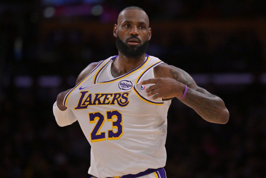 LeBron James Drops Most Efficient Shooting Night in a Lakers Jersey As 40-Year-Old Puts On a Clinic