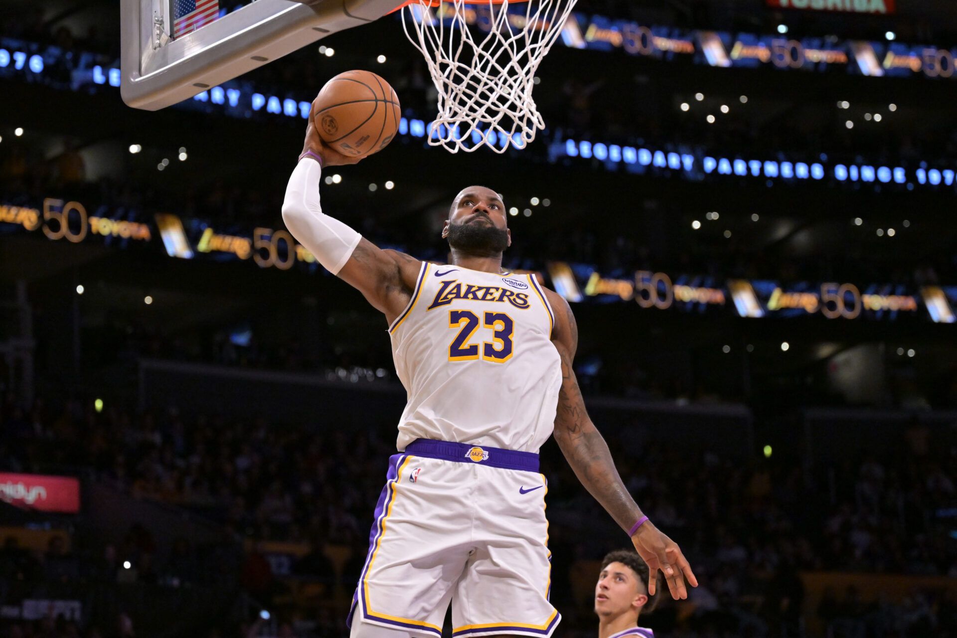 Los Angeles Lakers forward Lebron James (23) dunks in the second half against the Sacramento Kings at Crypto.com Arena.