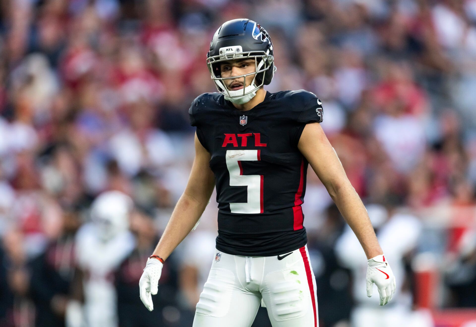 Atlanta Falcons wide receiver Drake London (5) against the Arizona Cardinals at State Farm Stadium.
