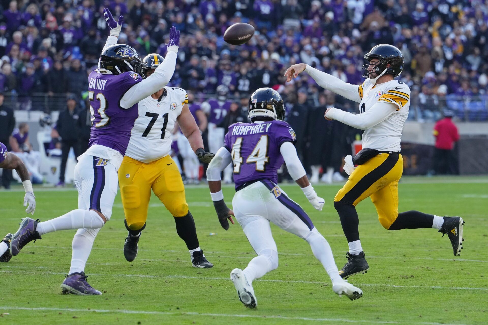 Pittsburgh Steelers quarterback Aaron Rodgers (8) passes the ball against Baltimore Ravens linebacker Kyle van Noy (53) during the second half at M&T Bank Stadium.