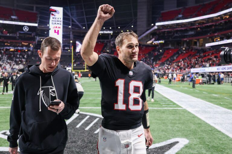 Atlanta Falcons quarterback Kirk Cousins (18) celebrates after a victory over the Los Angeles Rams at Mercedes-Benz Stadium.