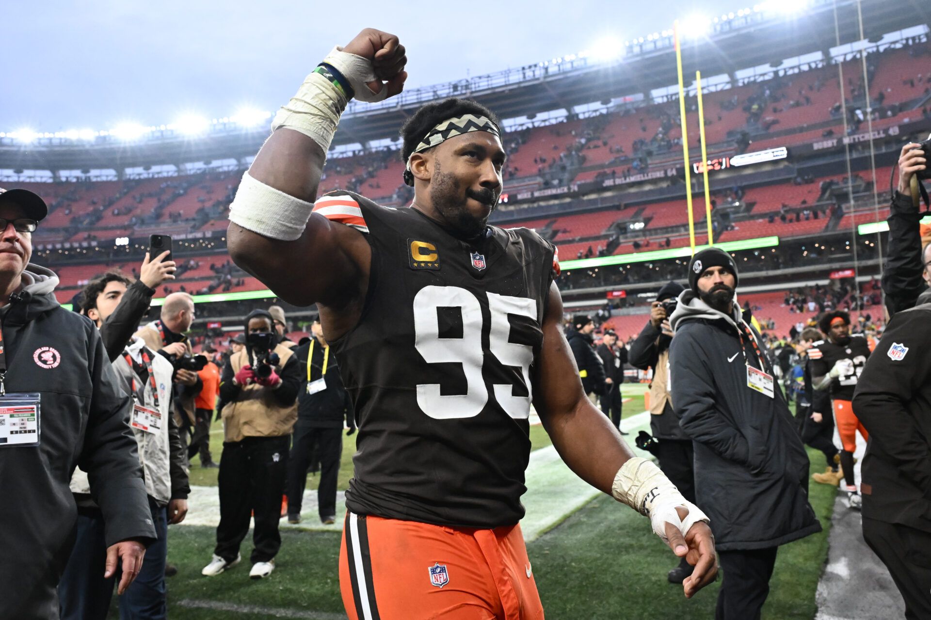 Cleveland Browns defensive end Myles Garrett (95) exits the field after the game against the Pittsburgh Steelers at Huntington Bank Field.