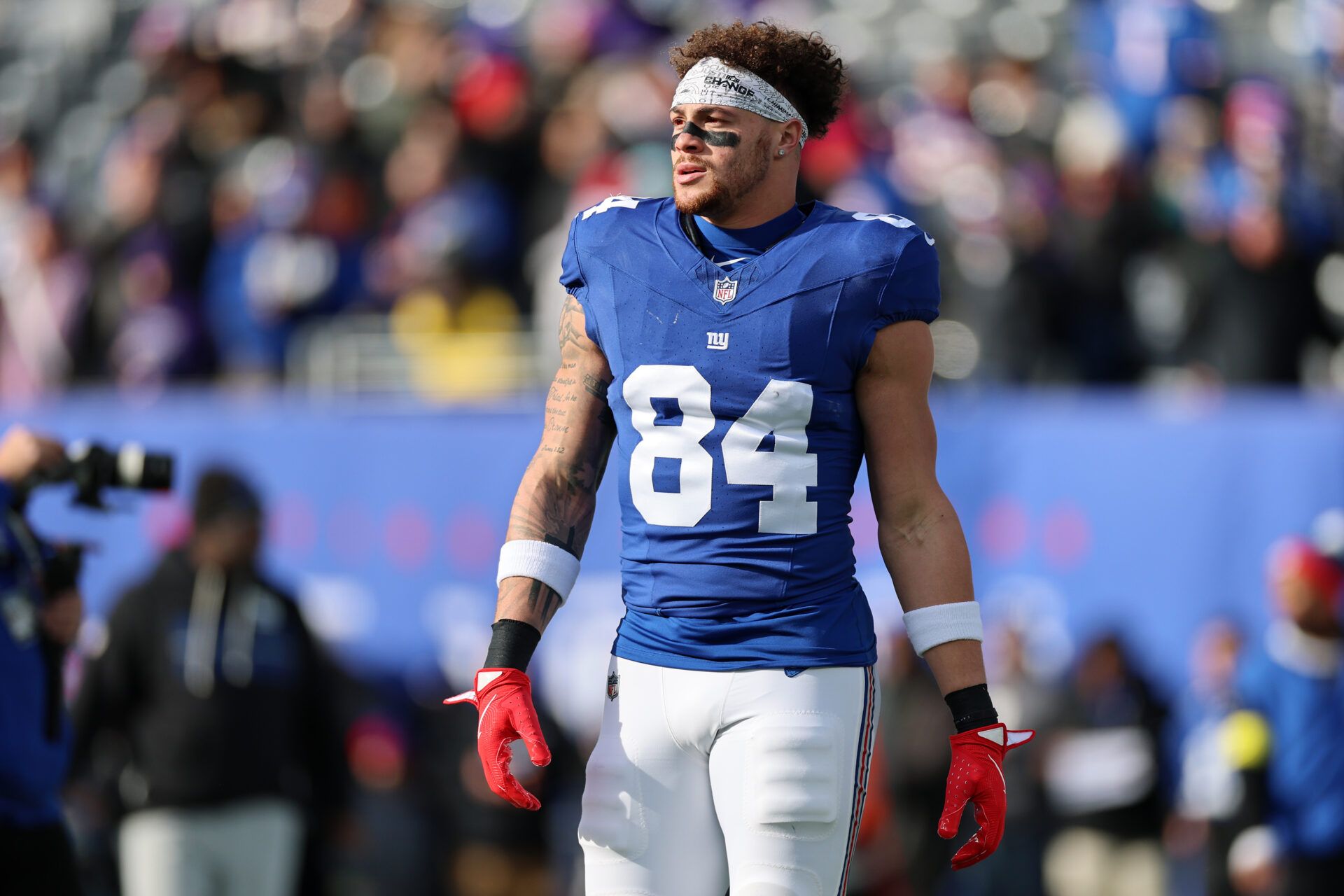 New York Giants tight end Theo Johnson (84) practices before the game at MetLife Stadium.