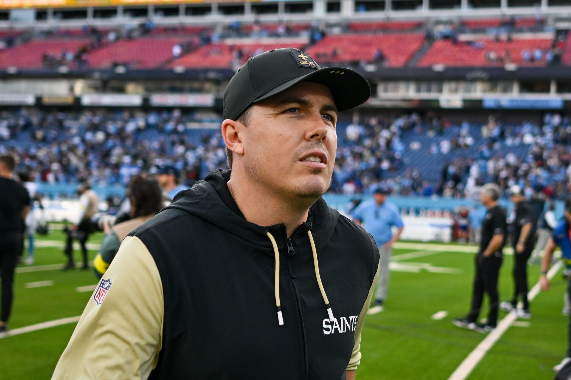 New Orleans Saints head coach Kellen Moore leaves the field against the Tennessee Titans during the second half at Nissan Stadium.