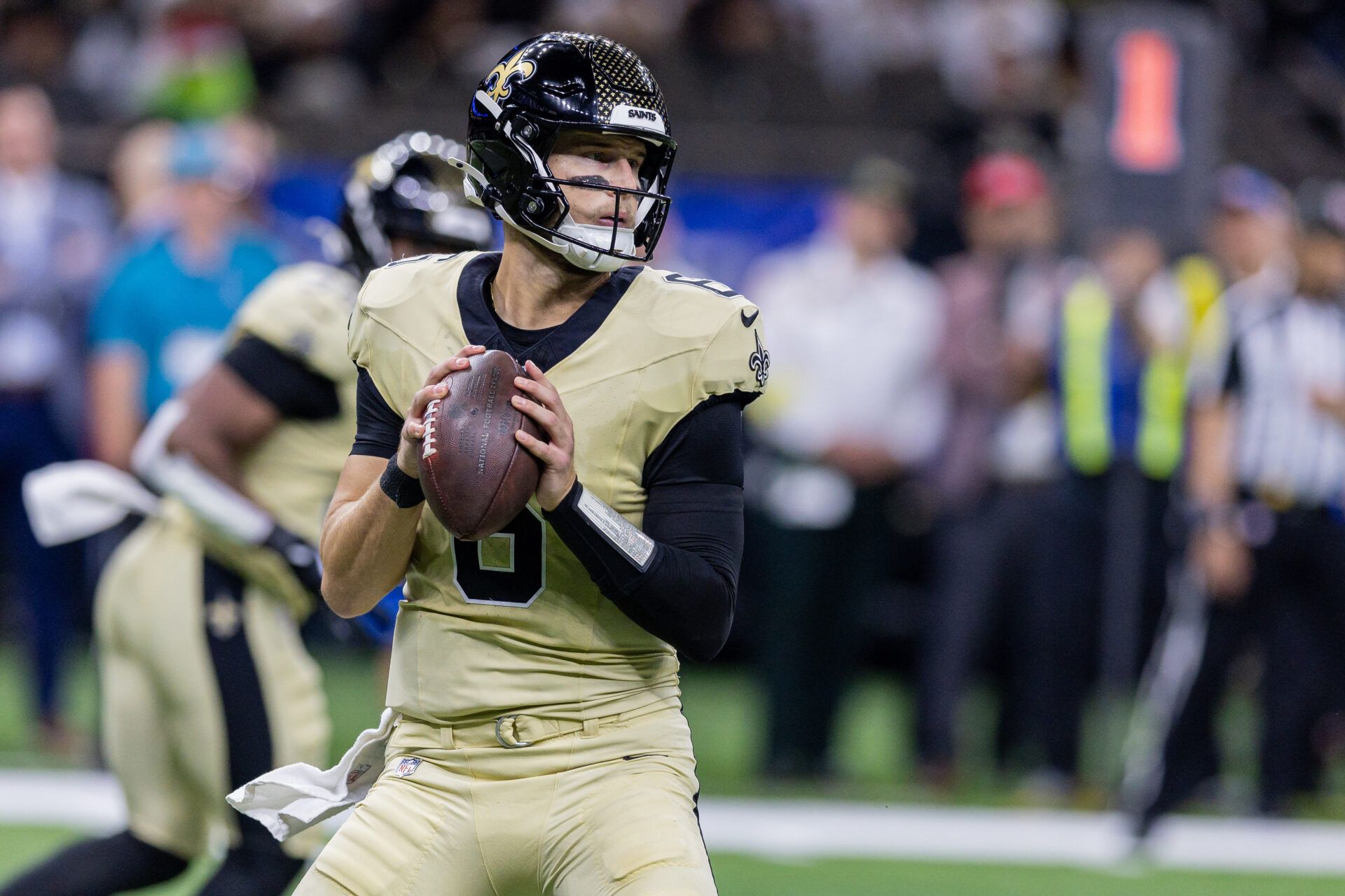 New Orleans Saints quarterback Tyler Shough (6) looks to pass the ball against the New York Jets during the first half  at Caesars Superdome.
