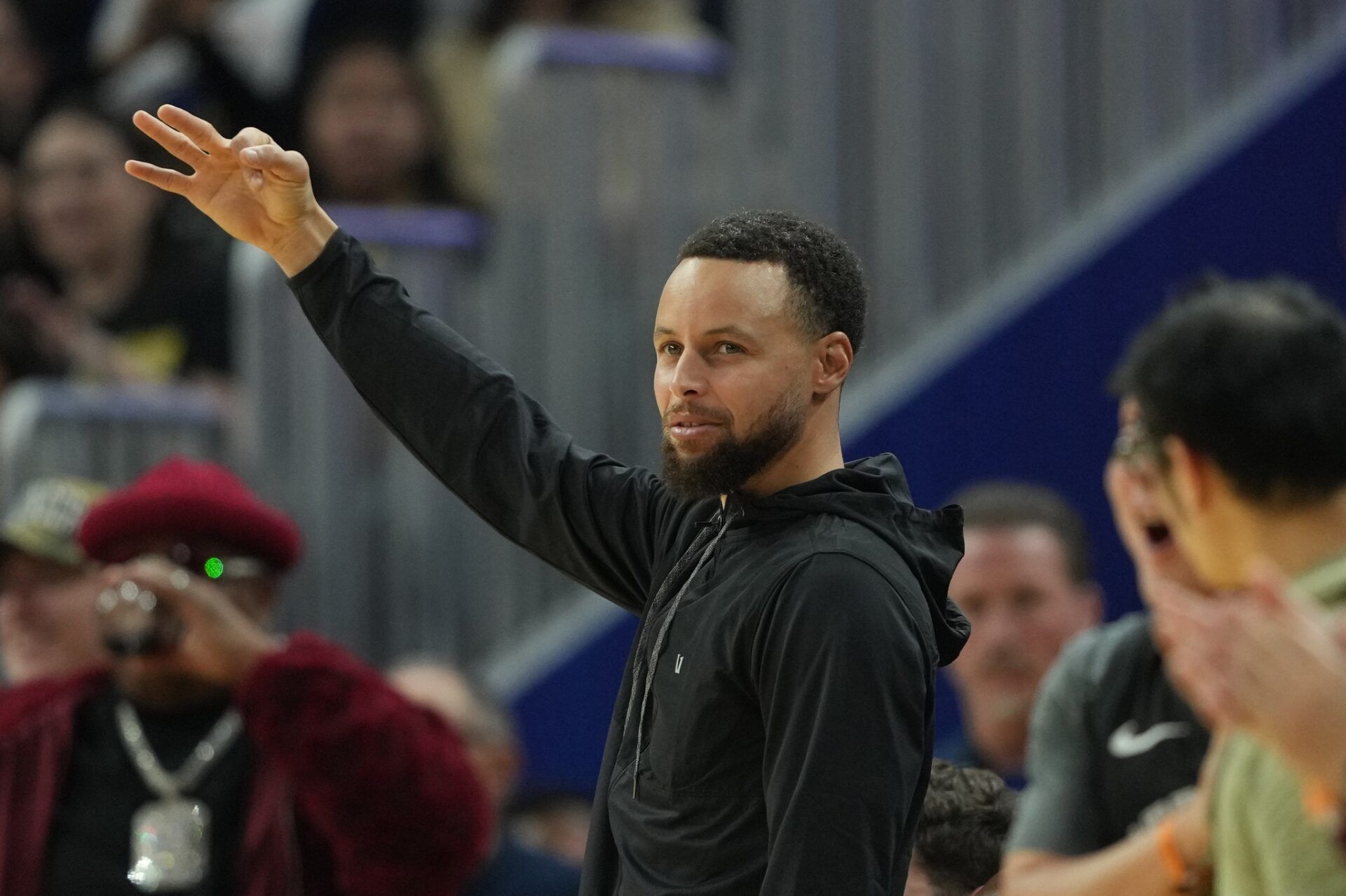 Golden State Warriors guard Stephen Curry (center) gestures after a three-point basket during the second quarter against the Oklahoma City Thunder at Chase Center.