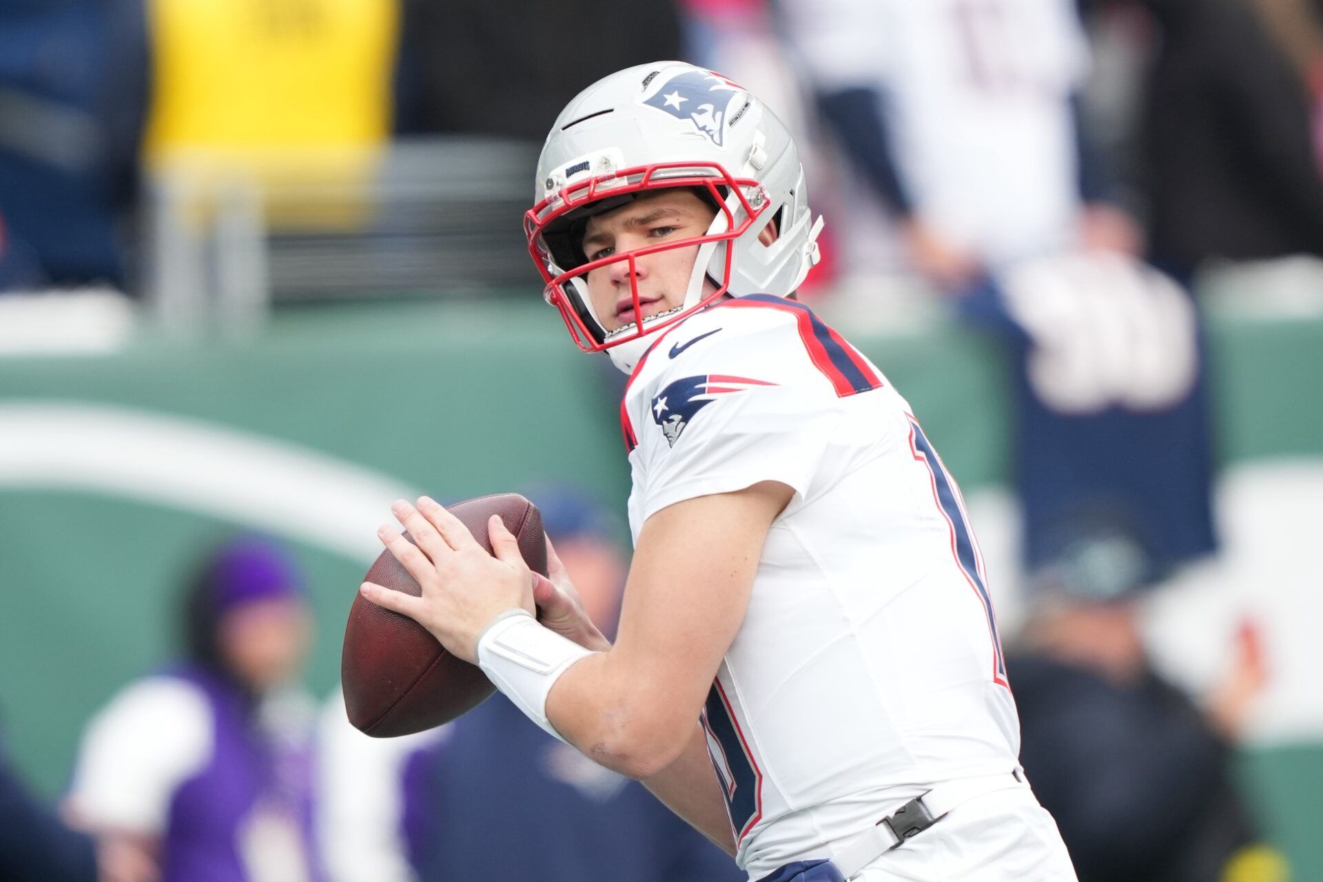 New England Patriots quarterback Drake Maye (10) warms up prior to the game against the New York Jets at MetLife Stadium.