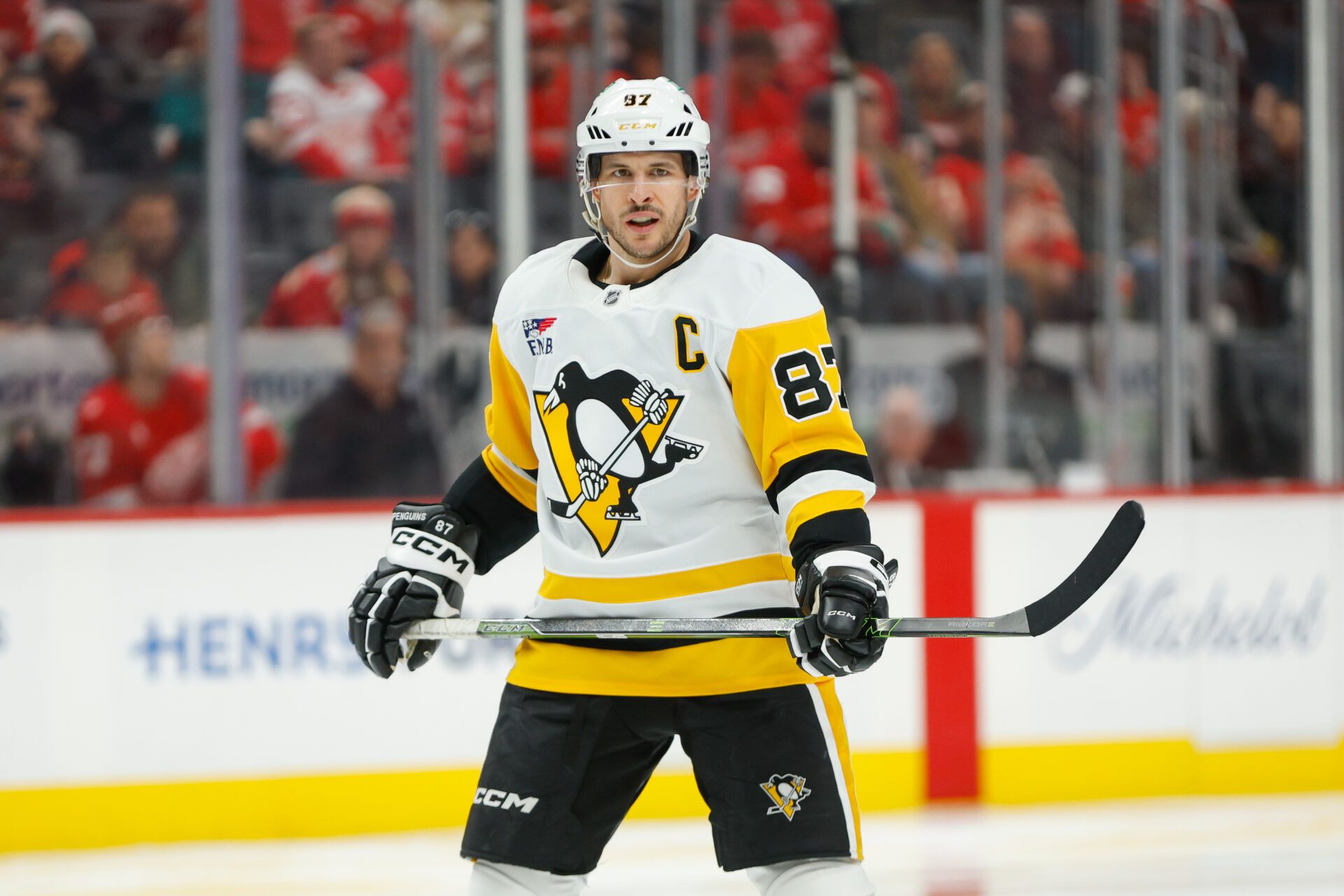 Pittsburgh Penguins center Sidney Crosby (87) looks on during the third period against the Detroit Red Wings at Little Caesars Arena.