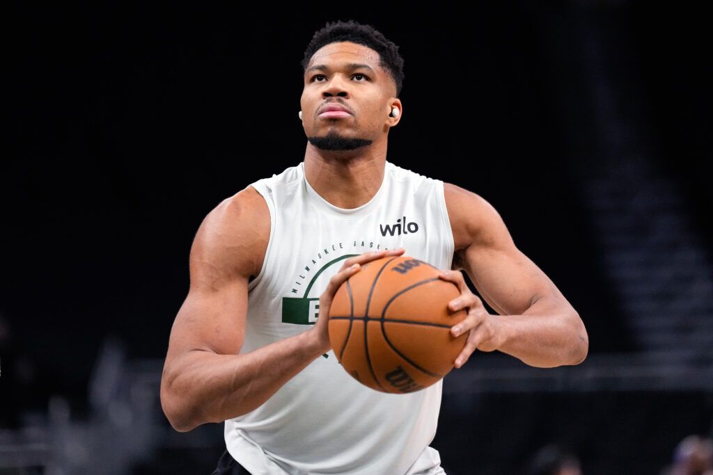 Impressive Giannis Antetokounmpo Stat Surfaces As Bucks Star Nears NBA Legend Wilt Chamberlain