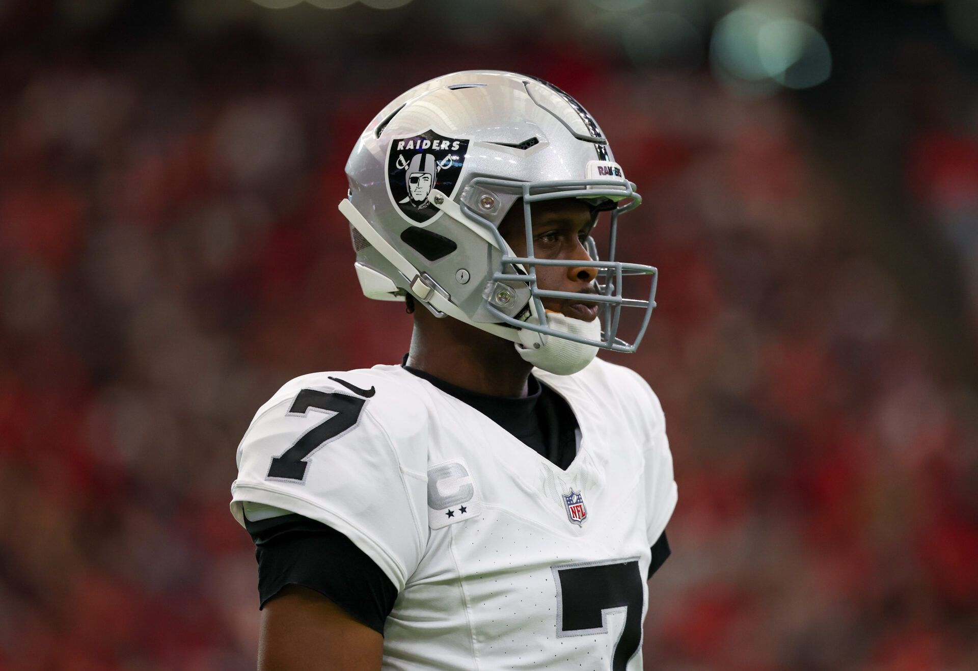 Las Vegas Raiders quarterback Geno Smith (7) warms up on the sidelines before his first series against the Houston Texans in the first quarter at NRG Stadium.