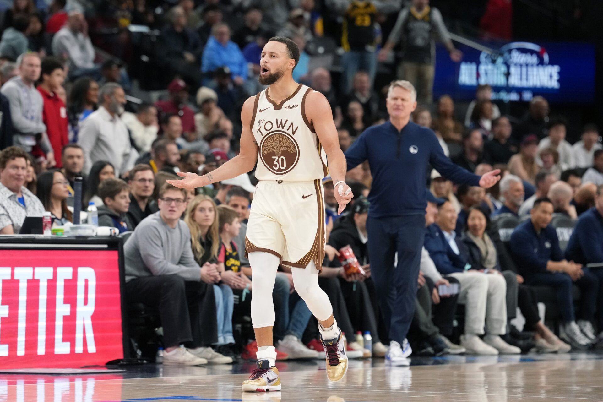 Golden State Warriors guard Stephen Curry (30) and head coach Steve Kerr react in the second half against the LA Clippers at Intuit Dome.