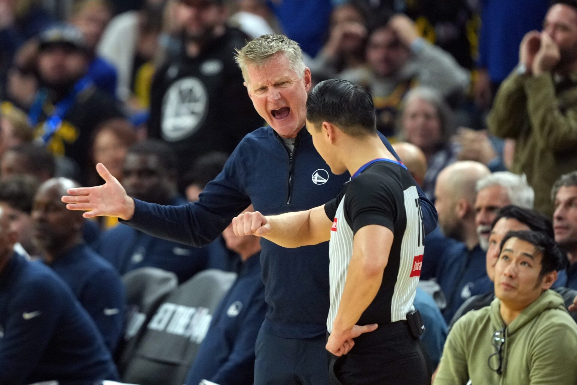 Golden State Warriors head coach Steve Kerr (center left) argues with referee Evan Scott (center right) during the first quarter against the Oklahoma City Thunder at Chase Center.