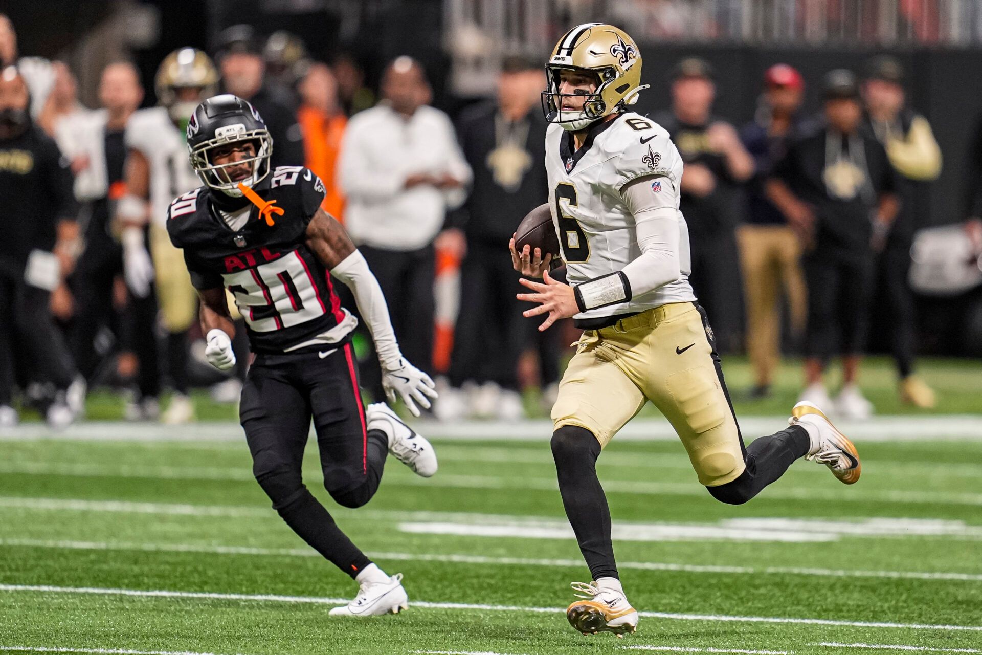 New Orleans Saints quarterback Tyler Shough (6) runs the ball during the game against the Atlanta Falcons during the second half at Mercedes-Benz Stadium.