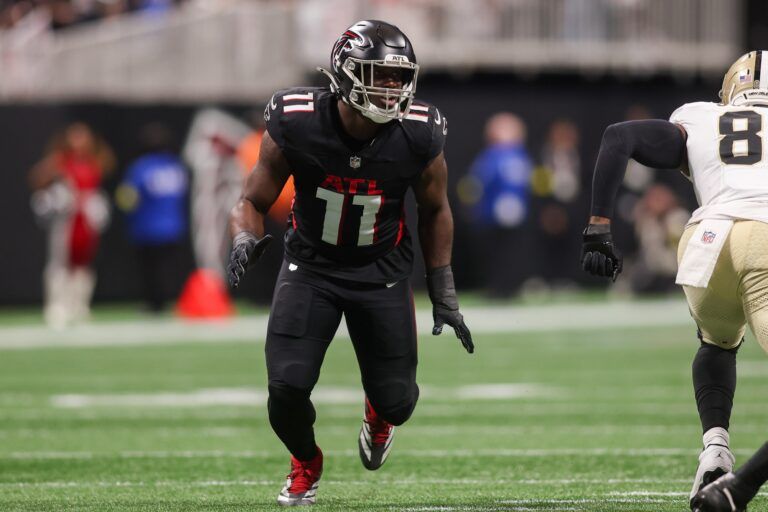 Atlanta Falcons linebacker Jalon Walker (11) rushes the passer against the New Orleans Saints in the first quarter at Mercedes-Benz Stadium.