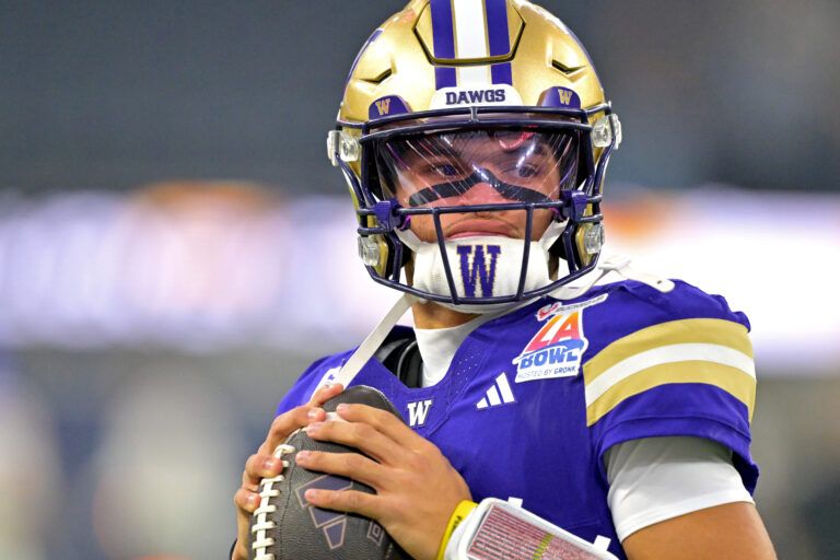 Washington Huskies quarterback Demond Williams Jr. (2) warms up prior to the LA Bowl Game against the Boise State Broncos at SoFi Stadium.