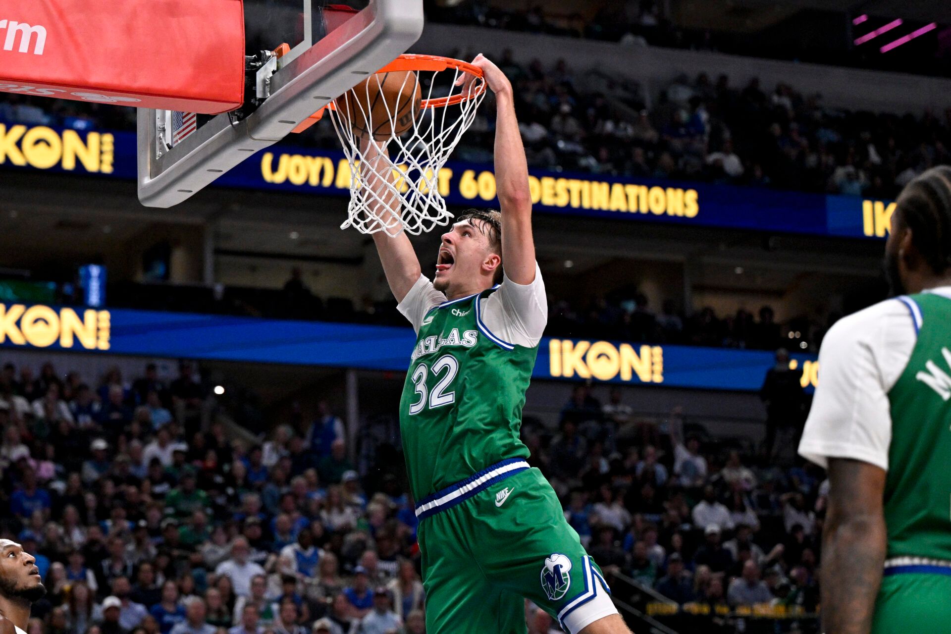Dallas Mavericks forward Cooper Flagg (32) dunks the ball during the third quarter against the Toronto Raptors at the American Airlines Center.