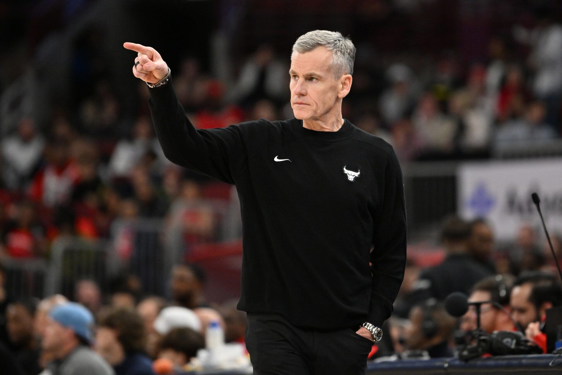 Chicago Bulls head coach Billy Donovan directs his team against the New Orleans Pelicans during the first half at United Center.
