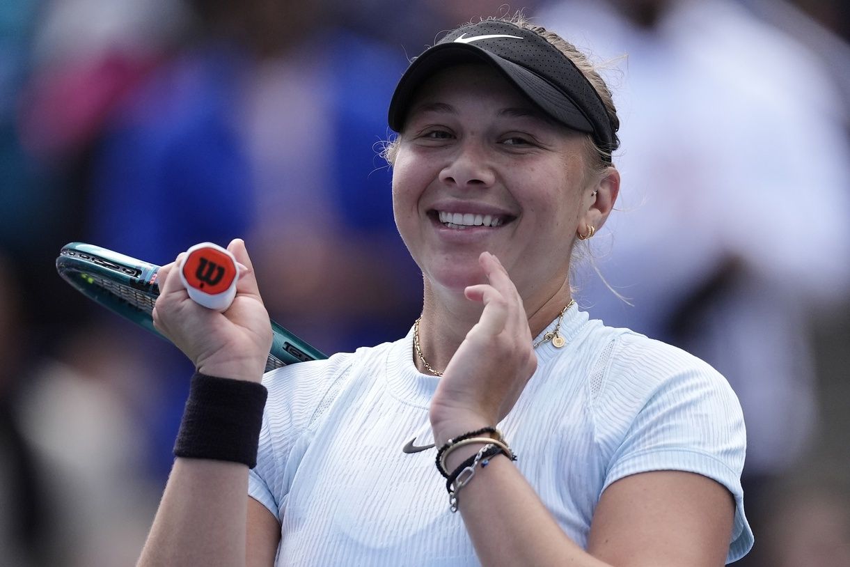 Amanda Anisimova (USA) reacts after defeating Emma Navarro (not pictured) in their semi-final match at Sobeys Stadium.