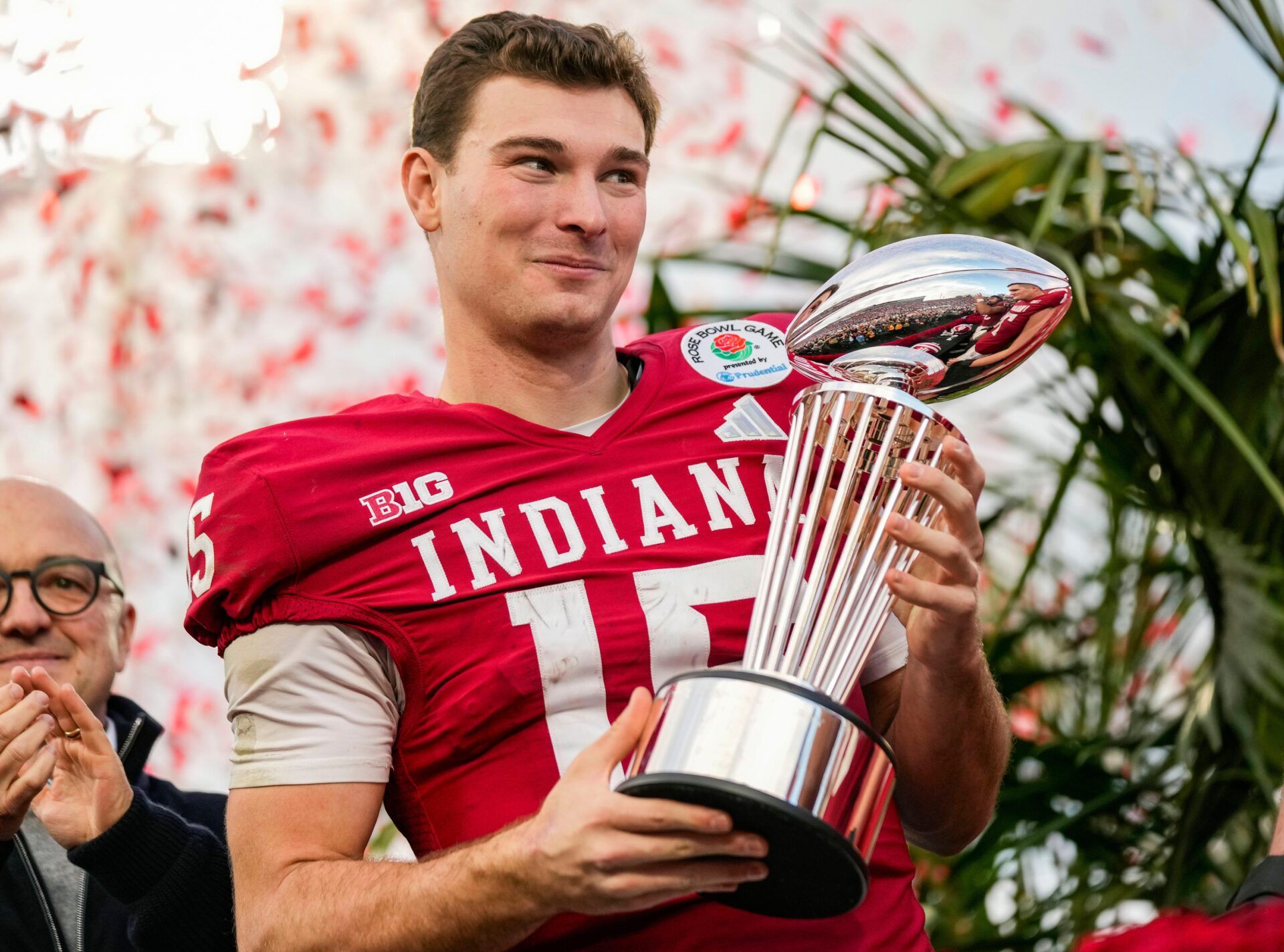 Indiana Hoosiers quarterback Fernando Mendoza (15) holds the trophyThursday, Jan. 1, 2026, after defeating Alabama Crimson Tide in the 112th annual Rose Bowl game in Pasadena.