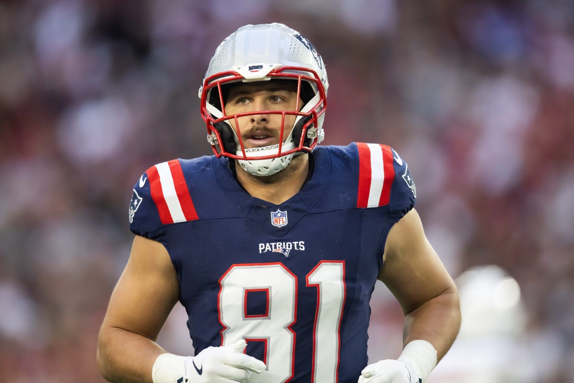 New England Patriots tight end Austin Hooper (81) against the Arizona Cardinals at State Farm Stadium.