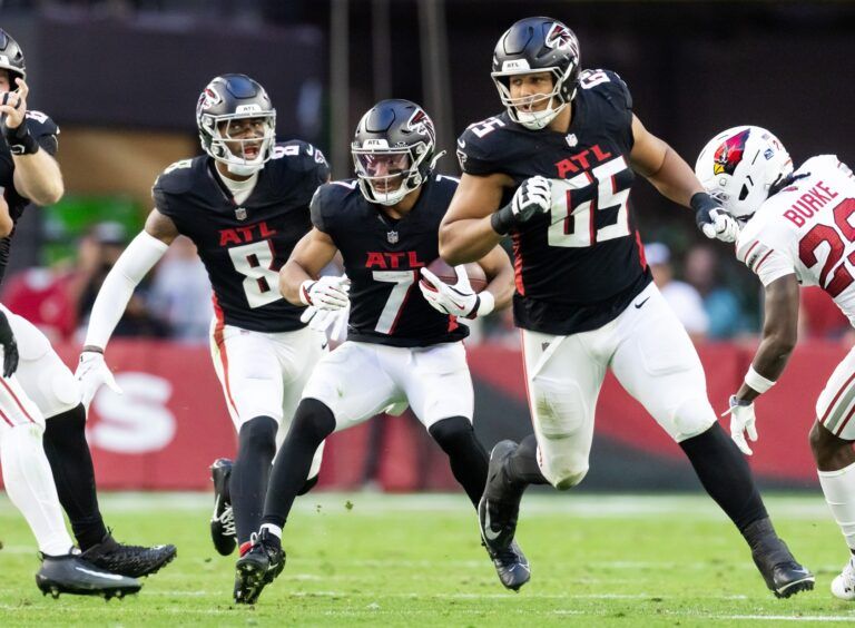 Atlanta Falcons offensive lineman Matthew Bergeron (65) blocks for running back Bijan Robinson (7) and tight end Kyle Pitts Sr. (8) against the Arizona Cardinals at State Farm Stadium.