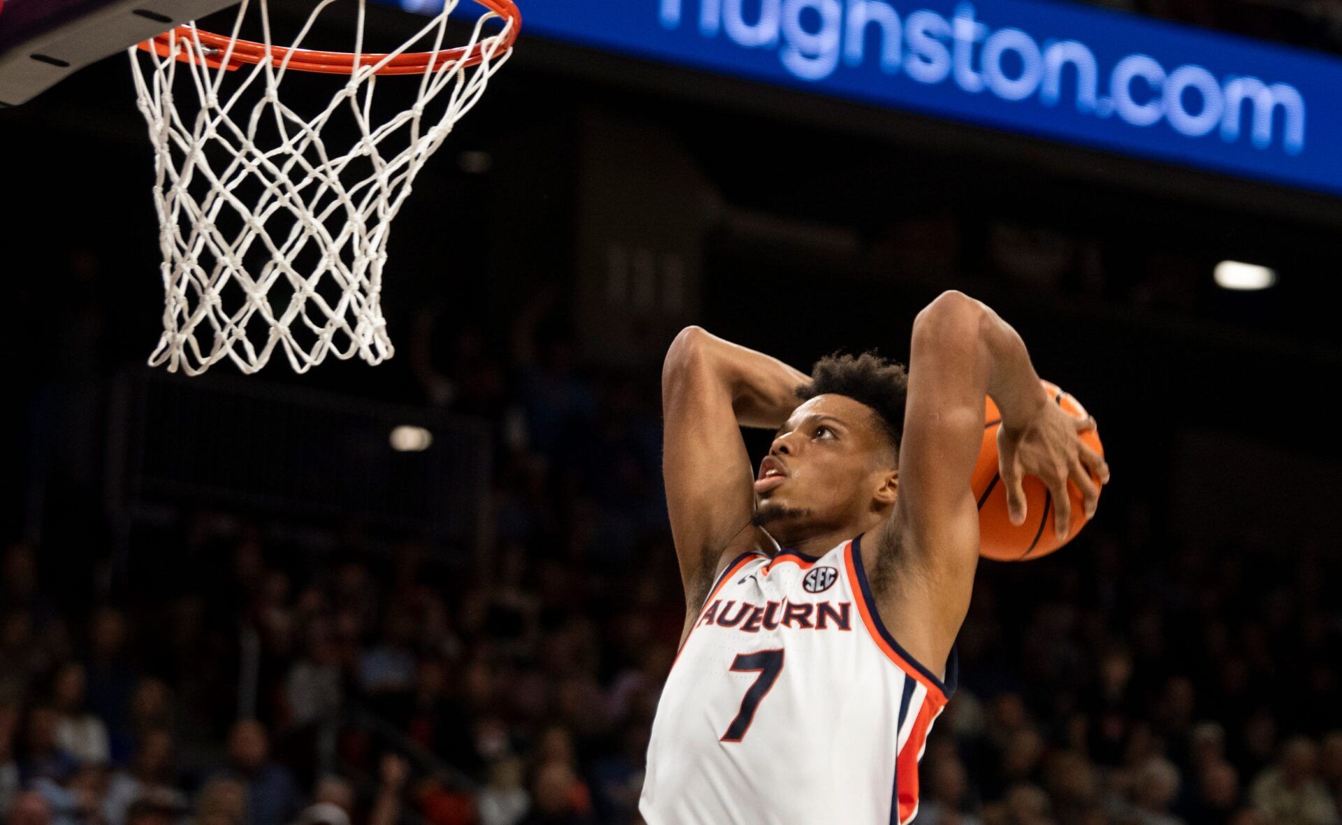 Auburn Tigers forward Keyshawn Hall (7) dunks the ball as Auburn Tigers take on Arkansas Razorbacks at Neville Arena in Auburn, Ala. on Saturday, Jan. 10, 2026. Auburn Tigers defeated Arkansas Razorbacks 95-73.