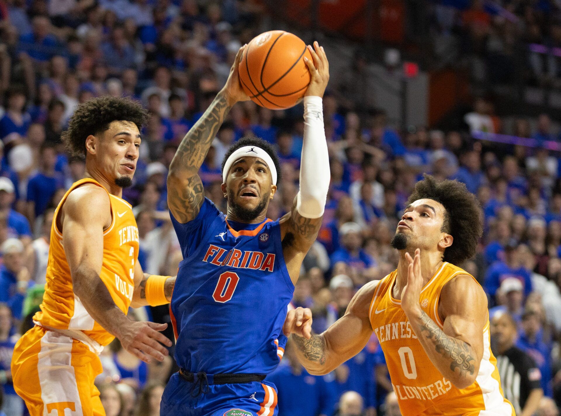 Florida guard Boogie Fland (0) shoots between Tennessee guard Bishop Boswell (3) and guard Ja'kobi Gillespie (0) during first half of an NCAA basketball at Steven C. O'Connell Center Exactek arena in Gainesville, FL on Saturday, January 10, 2026. [Alan Youngblood/Gainesville Sun]