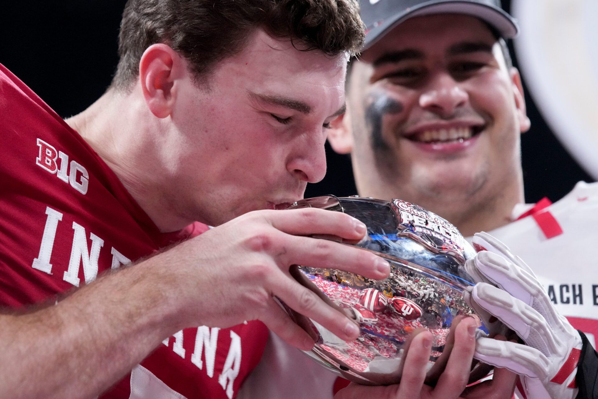 Indiana Hoosiers quarterback Fernando Mendoza (15) kisses the trophy Friday, Jan. 9, 2026, after defeating the Oregon Ducks in the Peach Bowl and semifinal game of the College Football Playoff at Mercedes-Benz Stadium in Atlanta.