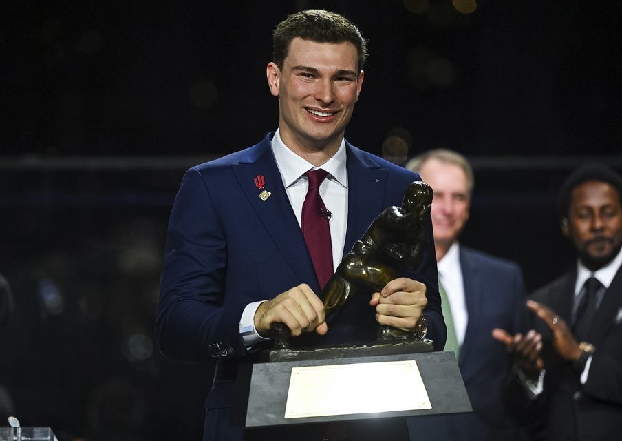 Indiana Hoosiers quarterback Fernando Mendoza wins the Heisman Trophy during the trophy presentation at Jazz at Lincoln Centers Appel Room.